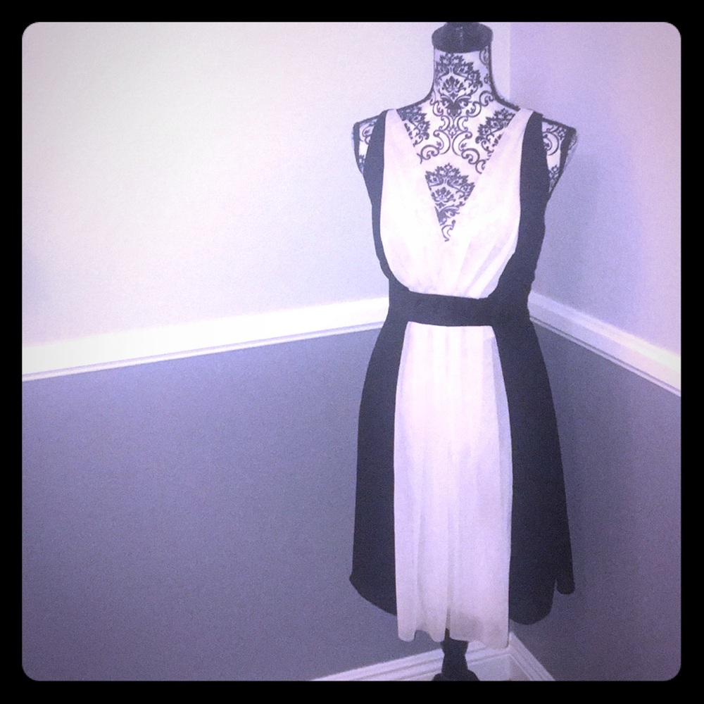 GORGEOUS Classy&Fancy Black/White Chiffon Dress!